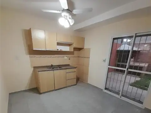 FRENCH 2300, Piso P.B.