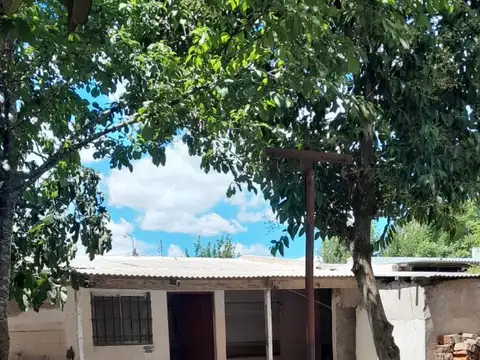 Vendo casa en  Lima,, hermoso parque, entrada para auto 