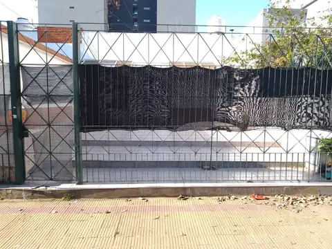 SUPER !! CASA EN VENTA EN 38 E 26 Y 27 DE 100 MTS 2 CUBIERTOS DE DOS DORMITORIOS COCHERA Y VERDE 