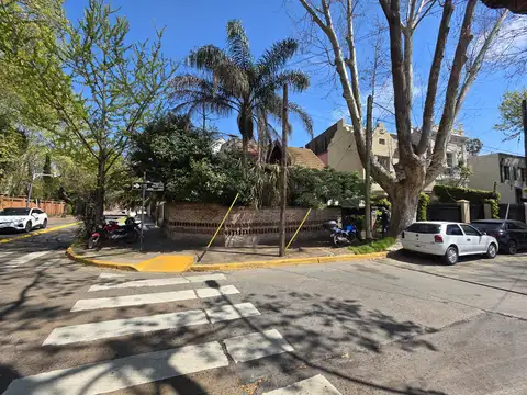 Casa de Diseño Frente a Quinta Presidencial | Lote Propio | Garage 2 Autos | Potencial de Ampliación