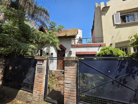 Casa en Venta con 2 cocheras