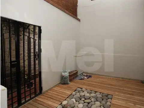 Casa estilo inglés en Venta con renta. Reciclada. Belgrano