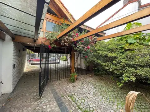 Casa en Venta con 3 cocheras