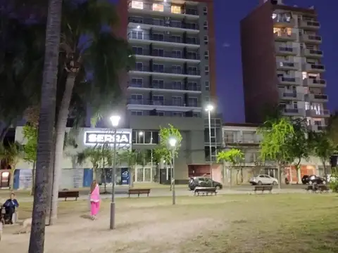 Dpto de 2 dormitorios frente a la plaza Libertad