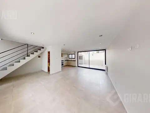 Triplex a estrenar en Villa Primera, oportunidad