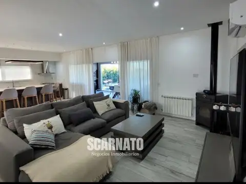 Casa 5 ambientes con 4 baños