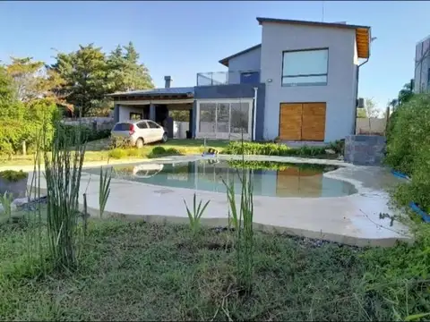 CASA nueva APTO CREDITO  Bialet Masse 3 dorm 2 baños PILETA