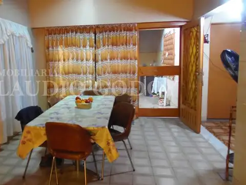 Casa 4 ambientes con 1 baño