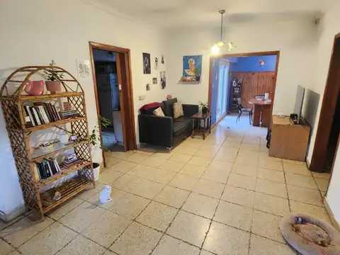 Casa 5 ambientes con 2 baños