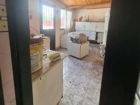 Casa 7 ambientes con 2 baños