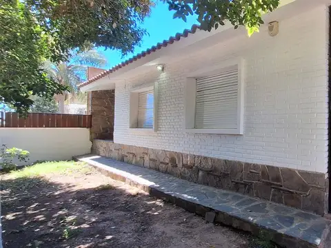 CASA DE 3 DORMITORIOS EN ALQUILER BARRIO CRISOL SUR