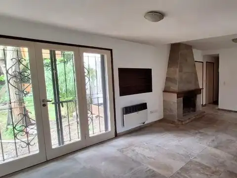 Casa en Alquiler - 2 Dormitorios 2 Baños - 900mts - Mar Del Plata
