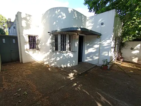 Venta de Casa 4 ambientes refaccionada con patio y entrada para auto, Florida