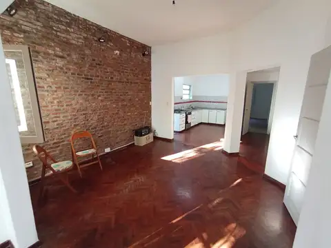 Venta de Casa 4 ambientes refaccionada con patio y entrada para auto, Florida