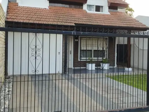 CHALET CON PILETA EN SAN MIGUEL