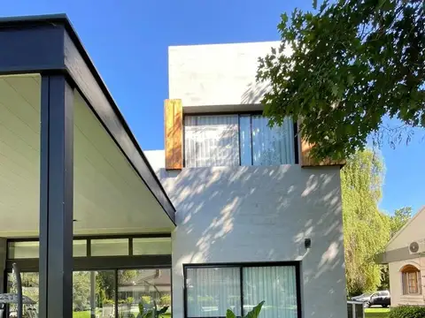 Casa 6 ambientes con 2 baños