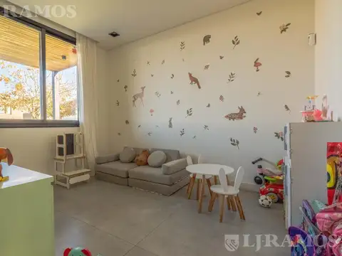 Casa 4 ambientes con 4 baños
