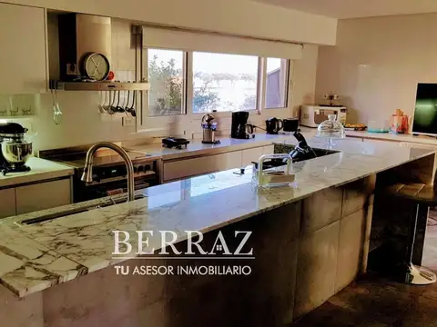 Casa 7 ambientes con 5 baños