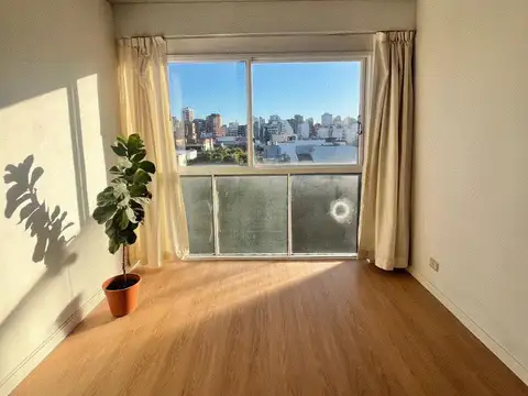 Excelente dos ambientes al frente en Nuñez 