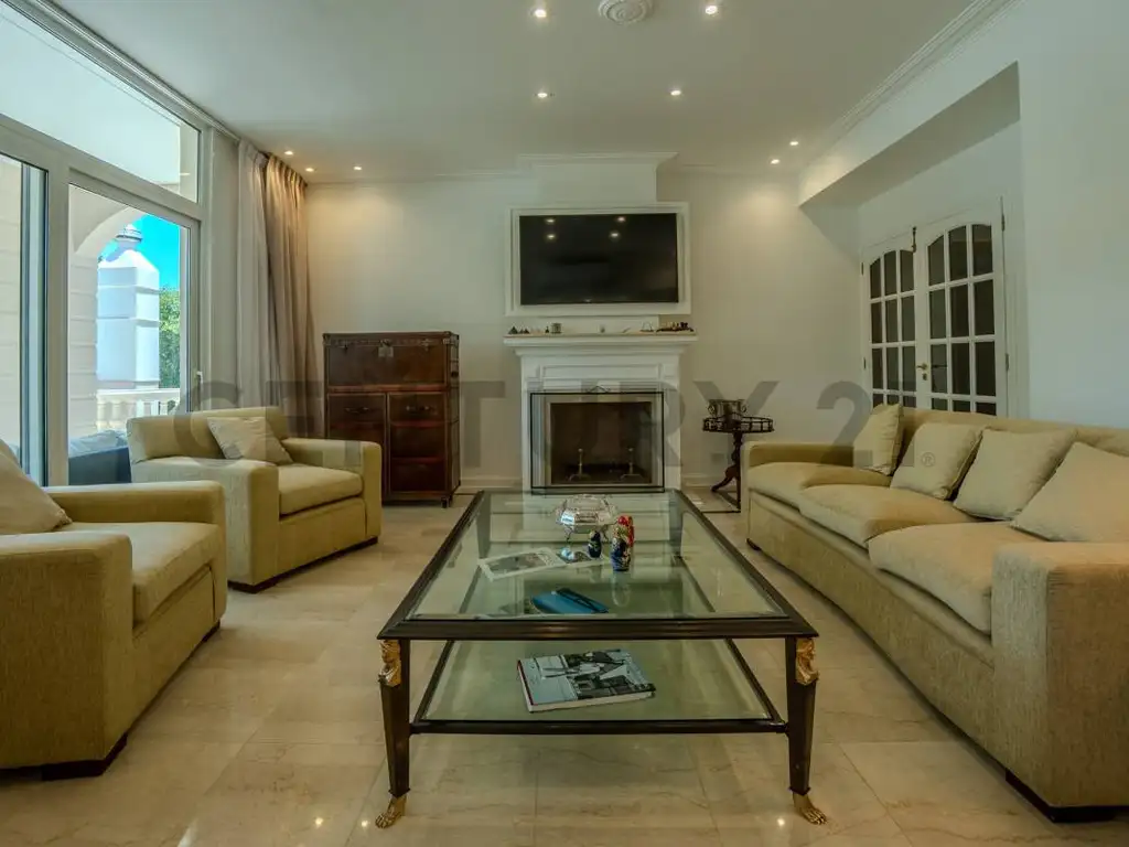 Casa en Abrilsur de 5 dormitorios