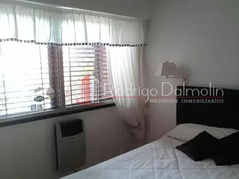 ALQUILO - VENDO. Casa en calle 25 de Mayo 934/936. Concordia