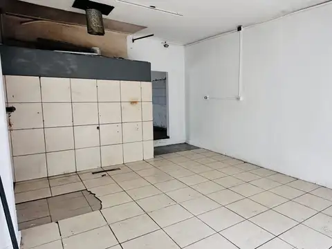 Local comercial - Zona 8 y 42