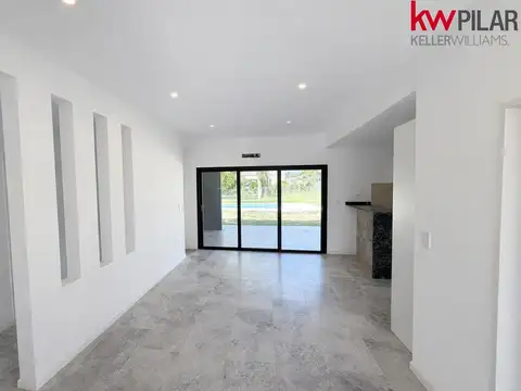 Casa en Venta con 3 cocheras