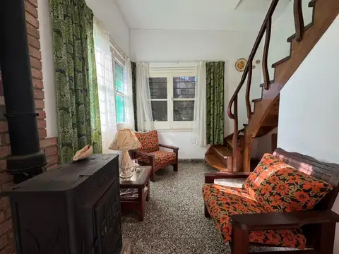 Casa 4 ambientes con 2 baños