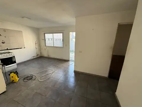 Depto Tipo Casa en Alquiler de 3 ambientes