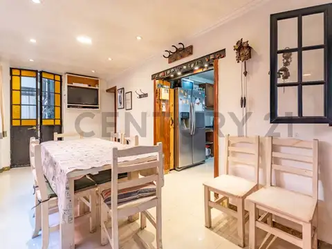 Casa 6 ambientes con 2 baños