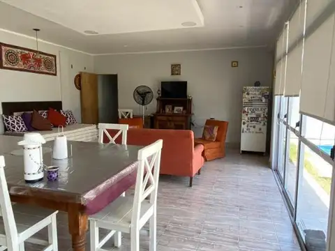 Casa 2 ambientes con 1 baño