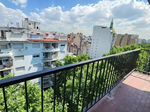 Departamento en  venta Balvanera 2 ambientes piso alto 2 balcones muy luminoso