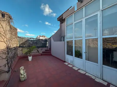 Casa 7 ambientes con 1 baño