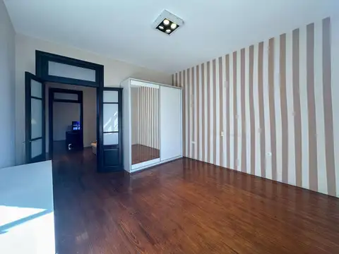 Casa en planta alta con 2 o 3 dormitorios, patio y terraza en Abasto