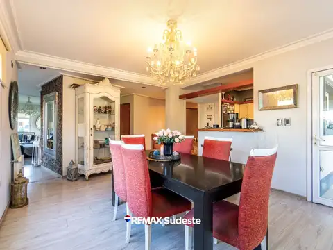 Casa 6 ambientes con 3 baños