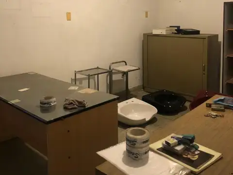 Galpon en alquiler. oficinas, vestuarios, garage 275 mts