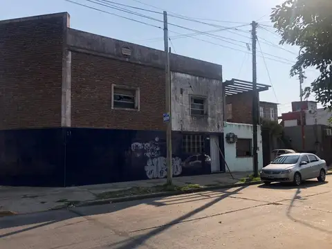 Galpon en alquiler. oficinas, vestuarios, garage 275 mts