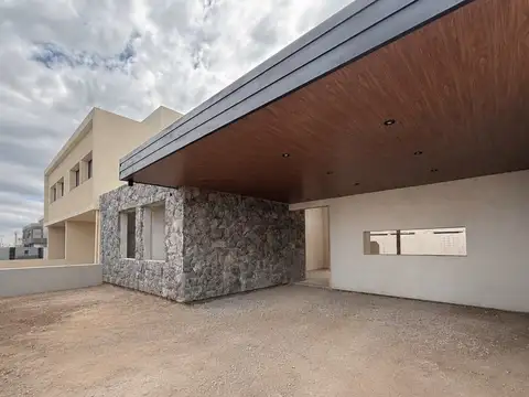 VENTA CASA A ESTRENAR EN QUEBRADAS DE MANANTIALES