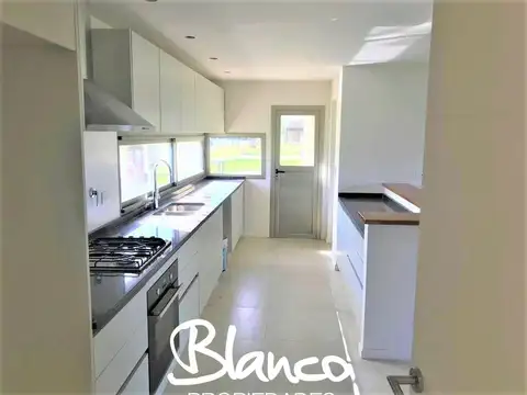 Casa en Venta al Este