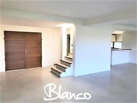 Casa 5 ambientes con 3 baños