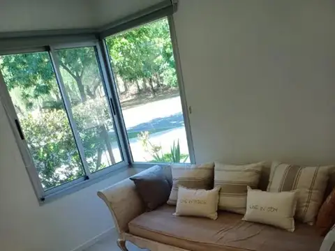 Casa en Alquiler con 5 cocheras
