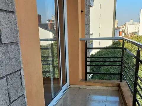 Bonito semipiso  2 ambientes San Martin Ctro. con cochera