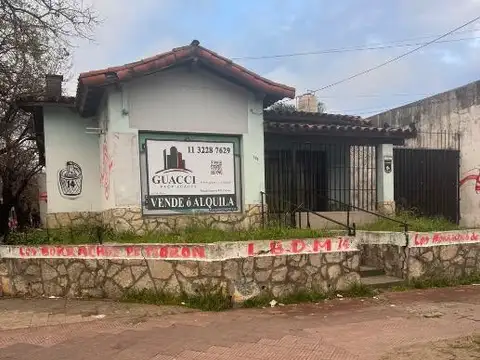 chalet en esquina ideal Comercio/ Profesionales