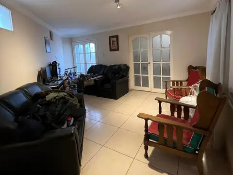CASA ESQUINA EN RAWSON. 3 DORM. 2 COCHERAS