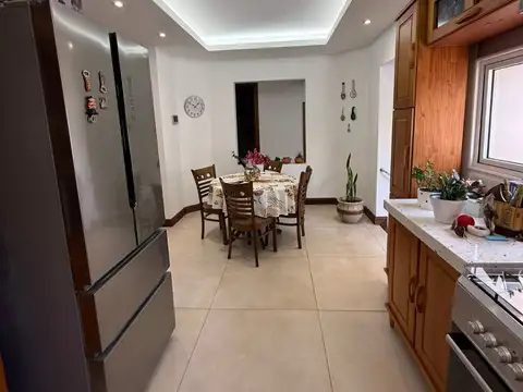 Casa en Alquiler con 1 cochera