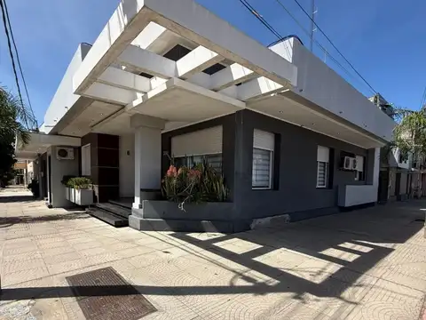 Casa en alquiler  c/ cochera en Artigas