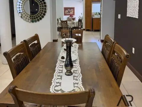 Casa 7 ambientes con 2 baños
