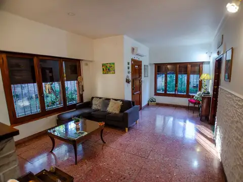 CASA EN VENTA BURZACO EXCELENTE UBICACION