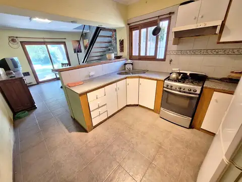 Casa 6 ambientes con 3 baños