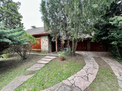 Chalet tipo "cabaña" sobre lote de 1.100 m2